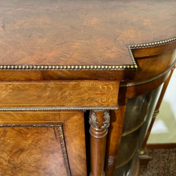 Antica credenza Vittoriana in radica di noce