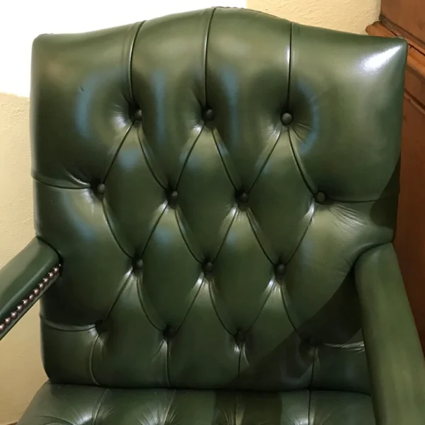 Coppia di poltroncine Chesterfield verdi