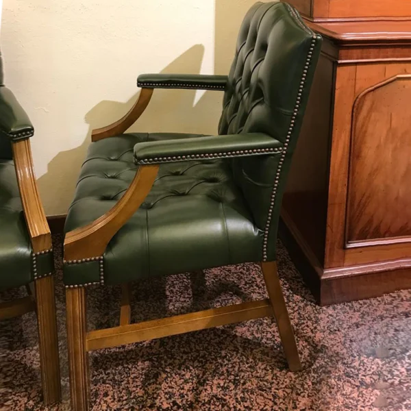 Coppia di poltroncine Chesterfield verdi