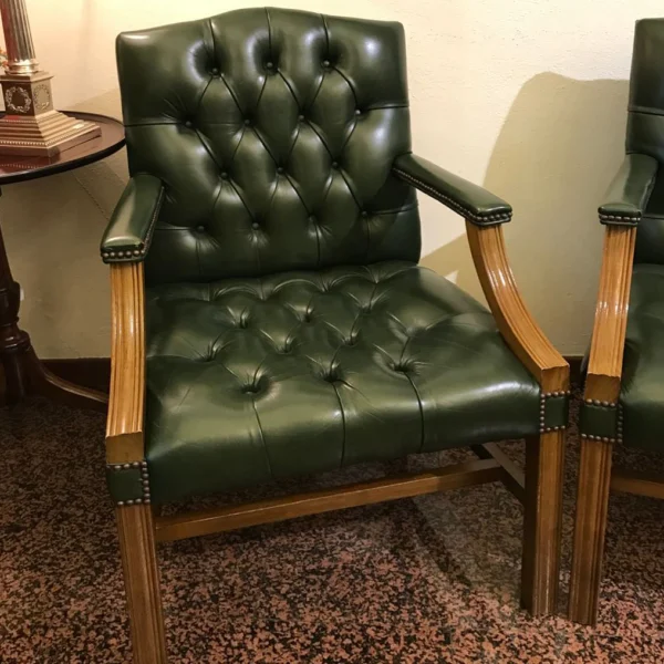 Coppia di poltroncine Chesterfield verdi