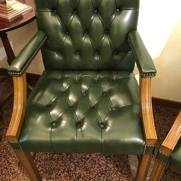 Coppia di poltroncine Chesterfield verdi