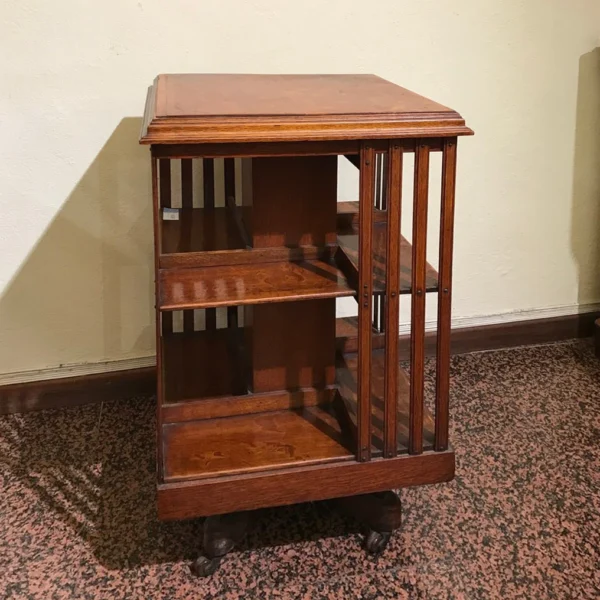 Antica libreria girevole in rovere