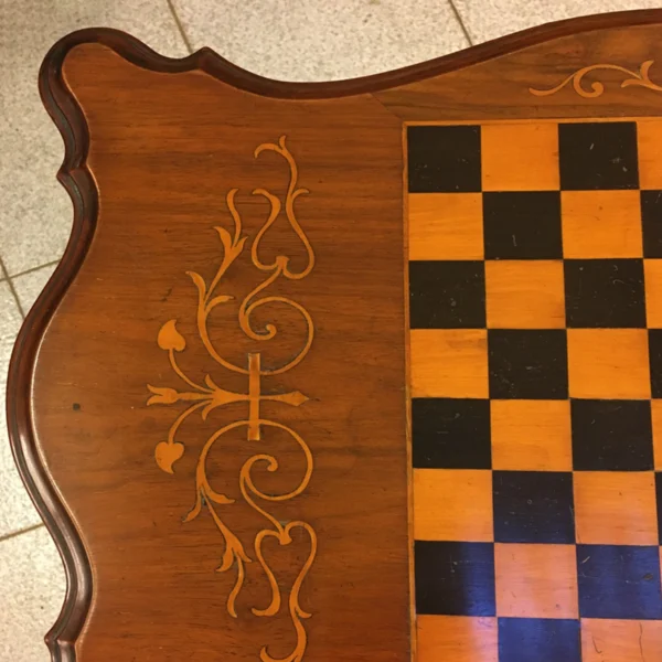 Antico tavolino da gioco in mogano