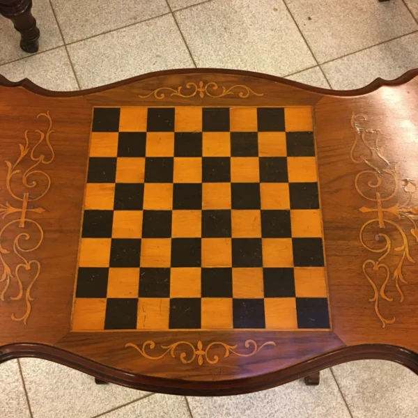 Antico tavolino da gioco in mogano