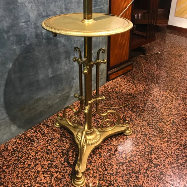 Antica piantana in ottone