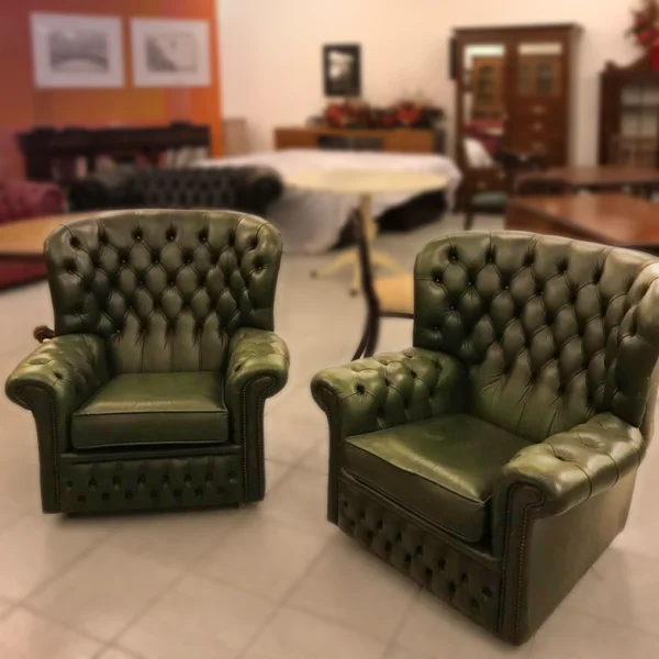 Salotto vintage completo di poltrone e divano Chesterfield verde