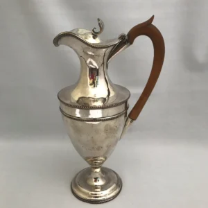 Antica brocca per acqua