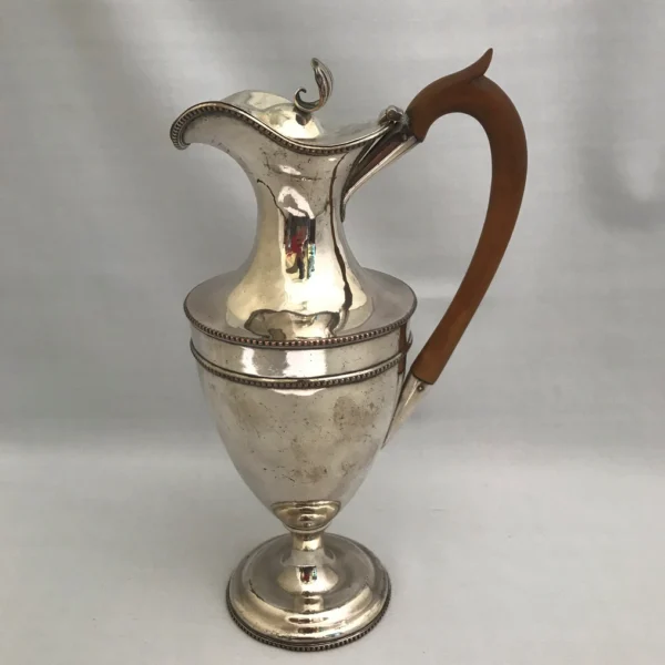 Antica brocca per acqua