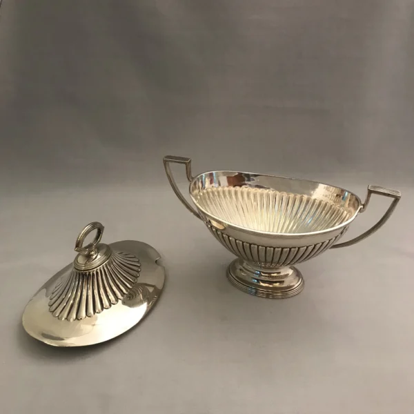 Antica sauce boat