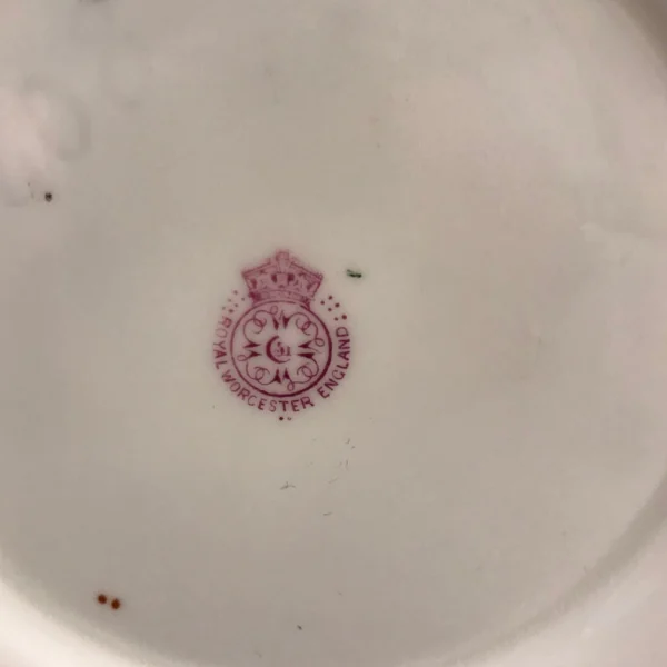 Antico portabottiglia a due manici in porcellana inglese “Royal Worcester”