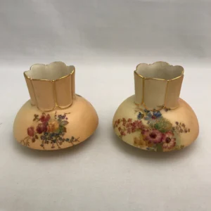 Antica coppia di portafiori in porcellana inglese “Royal Worcester”