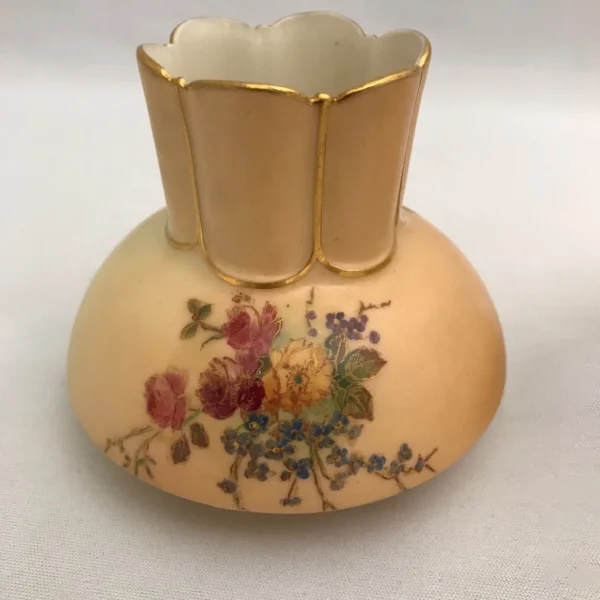 Antica coppia di portafiori in porcellana inglese “Royal Worcester”