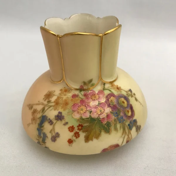 Antica coppia di portafiori in porcellana inglese “Royal Worcester”