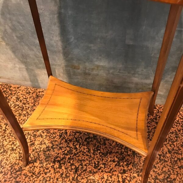 Antico tavolino a fagiolo in mogano biondo