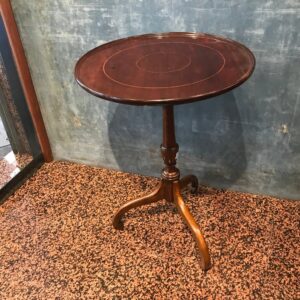 Antico tavolino tondo in mogano inglese