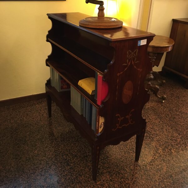 Antica libreria bifacciale a giorno