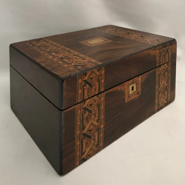 Antica scatola in legno intarsiata inglese