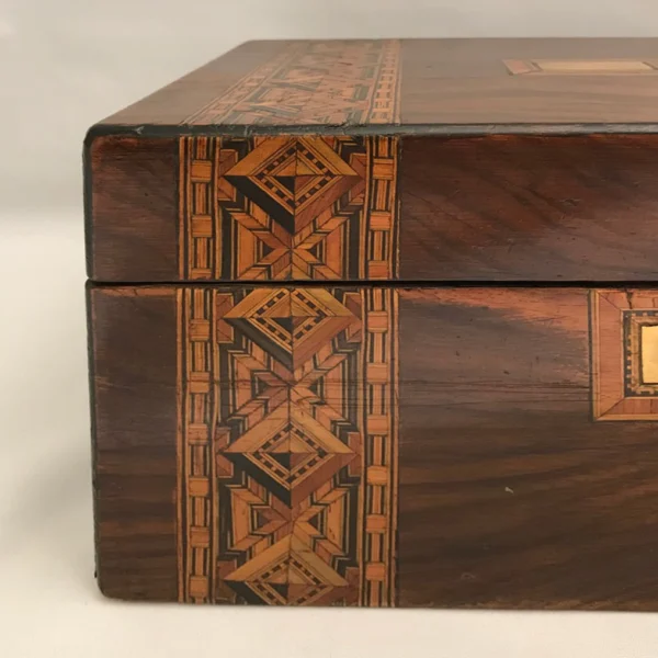 Antica scatola in legno intarsiata inglese