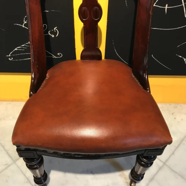 Antica sedia Vittoriana in mogano con ruote