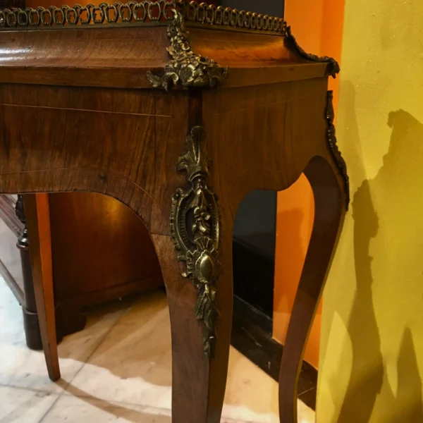 Antico tavolino giardiniera in noce