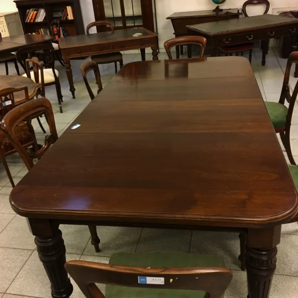 Antico tavolo allungabile in mogano