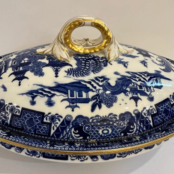 Antica zuppiera in ceramica