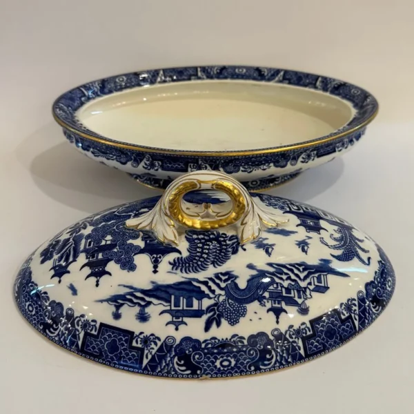 Antica zuppiera in ceramica