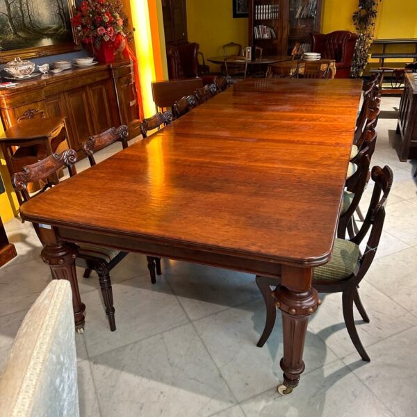Antico tavolo allungabile in mogano
