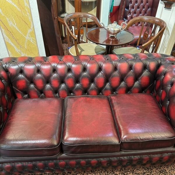 Divano Chesterfield Bordeaux vintage a tre posti - immagine 8