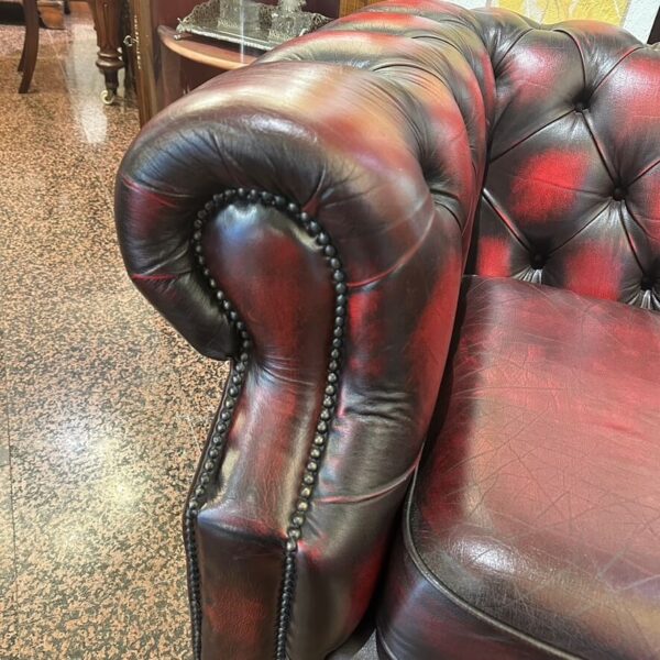 Divano Chesterfield Bordeaux vintage a tre posti - immagine 4