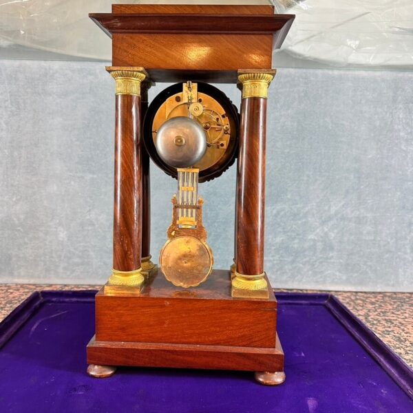 Antico orologio da appoggio in Piuma di Mogano - immagine 3