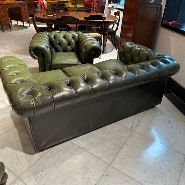 Salotto vintage completo di poltrona e divano Chesterfield verde - immagine 8