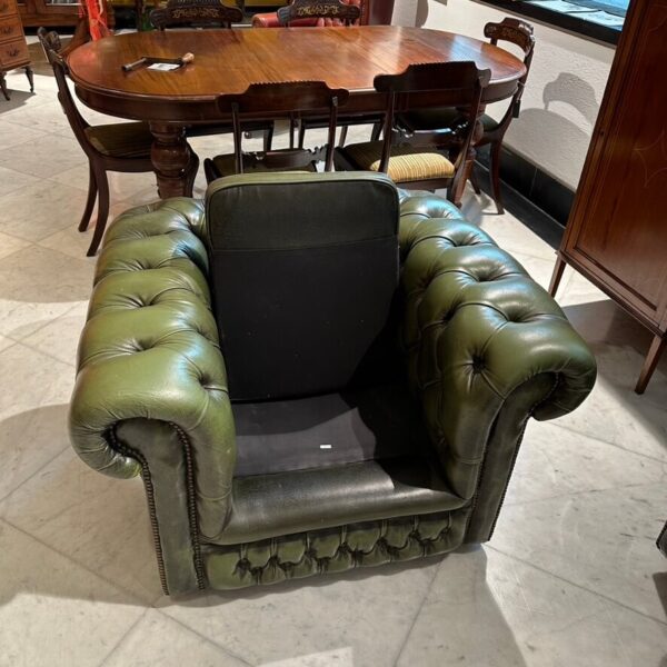 Salotto vintage completo di poltrona e divano Chesterfield verde - immagine 11