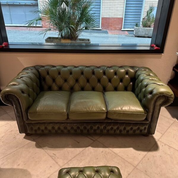 Salotto vintage completo di poltrona e divano Chesterfield verde - immagine 5